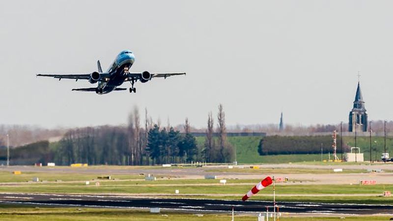foto – primul avion care a decolat de pe aeroportul bruxelles după atentatele din 22 martie. unde a fost prima cursă!
