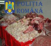 FOTO – Zeci de mii de kilograme de carne depozitate în condiții infecte într-un abator din Sibiu. Nici nu existau în acte!