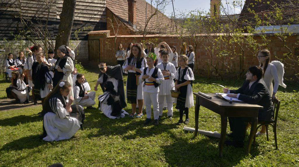 foto - pe urmele lui octavian goga in rășinari. momente emoționante la comemorarea a 135 de ani de la nașterea poetului!