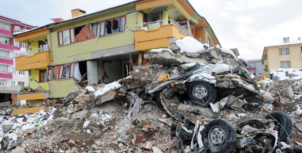 video foto – cutremur de 7,8 grade pe richter. peste 230 de oameni au murit!