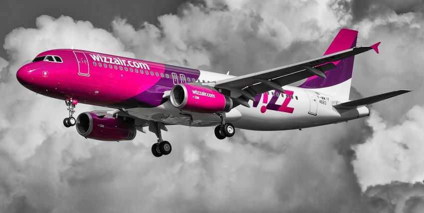 pasagerii wizz air vor fi obligați să poarte măști în timpul zborurilor