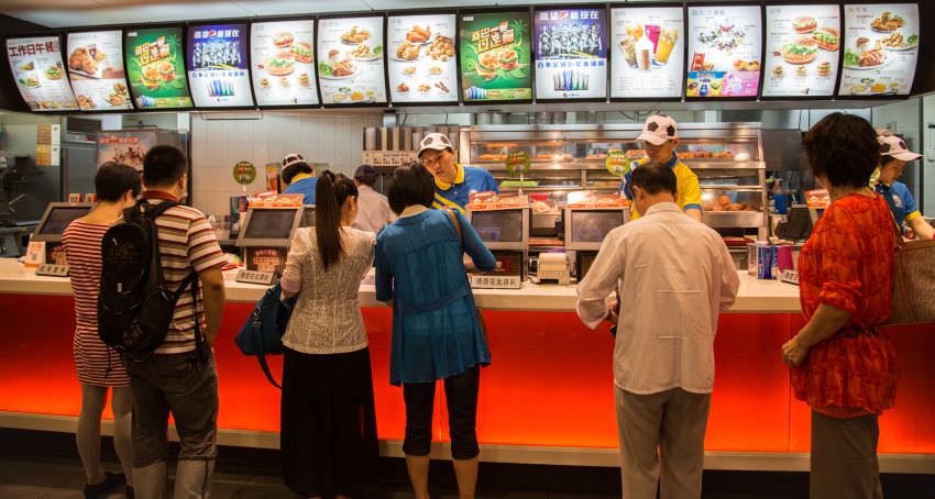 lege importantă promulgată de președintele iohannis - are impact major pentru industria alimentară și fast food