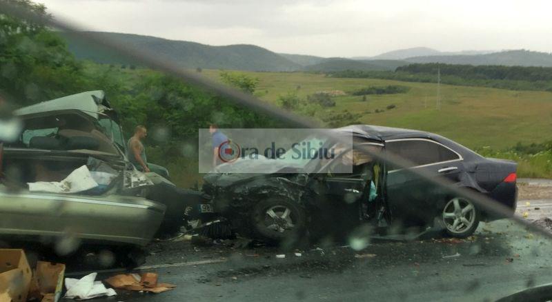 update foto - accident mortal pe dn1 la apoldu de sus. cinci victime printre care și un copil. un șofer din brașov a decedat!
