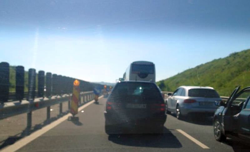 foto – ambuteiaje și cozi pe autostrada a1 între săliște și sibiu. de ce stau mașinile blocate în trafic!