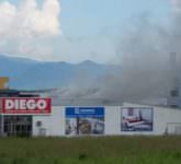 alarmă la pompieri: incendiu la un magazinul de mobilă staer din șelimbăr video/foto