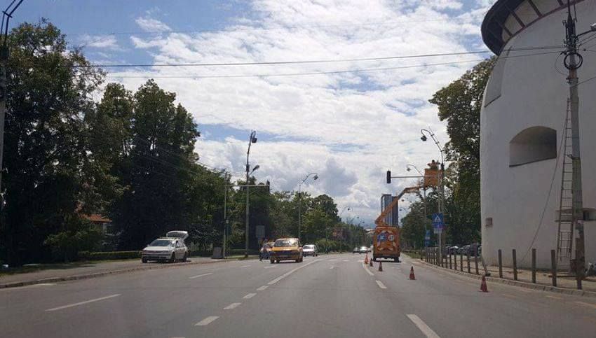 FOTO - Primăria a montat un semafor nou pe Bulevardul Corneliu Coposu. Tu ești de acord cu el?