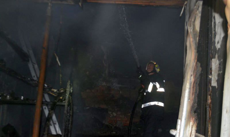 foto – casă în flăcări la sibiu în cartierul lazaret. a fost serios avariată
