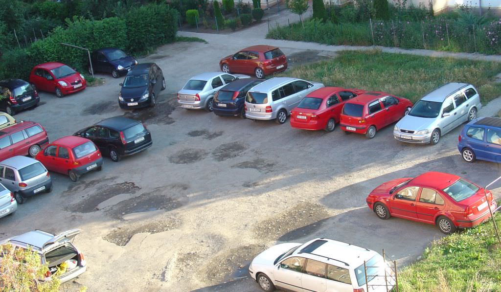 video cartierele din sibiu vor avea parcări modernizate în 2018. se vor amenaja unele noi