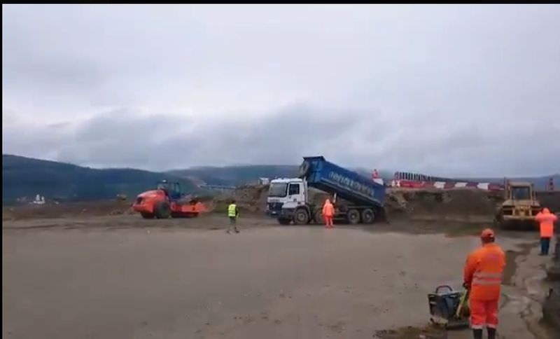 VIDEO – E bătut în cuie. Autostrada surpată între Cunța și Săliște se redeschide în 30 septembrie