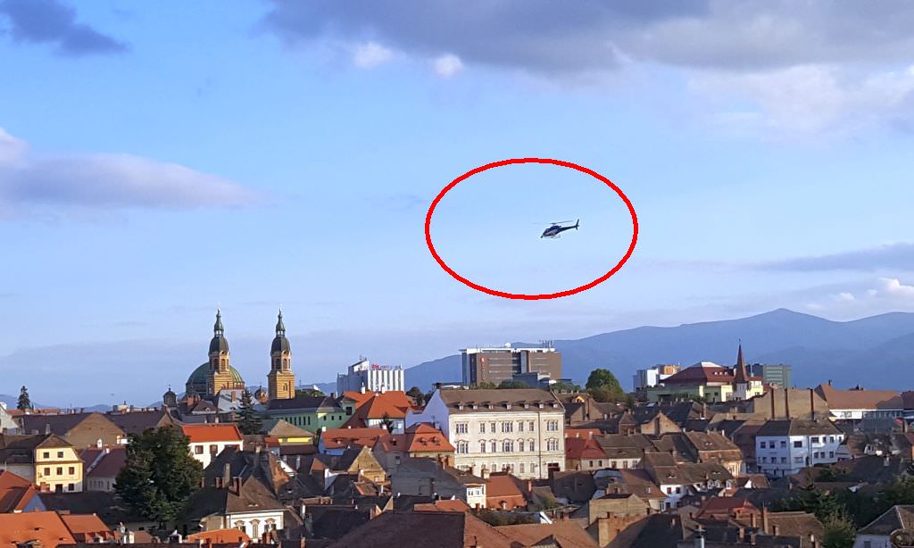 video foto – un elicopter survolează cerul sibiului de două zile. motivul zborurilor