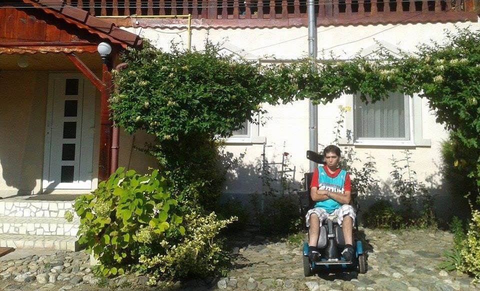 un tânăr cu handicap din cisnădie intră în greva foamei pe termen nelimitat. se simte hărțuit