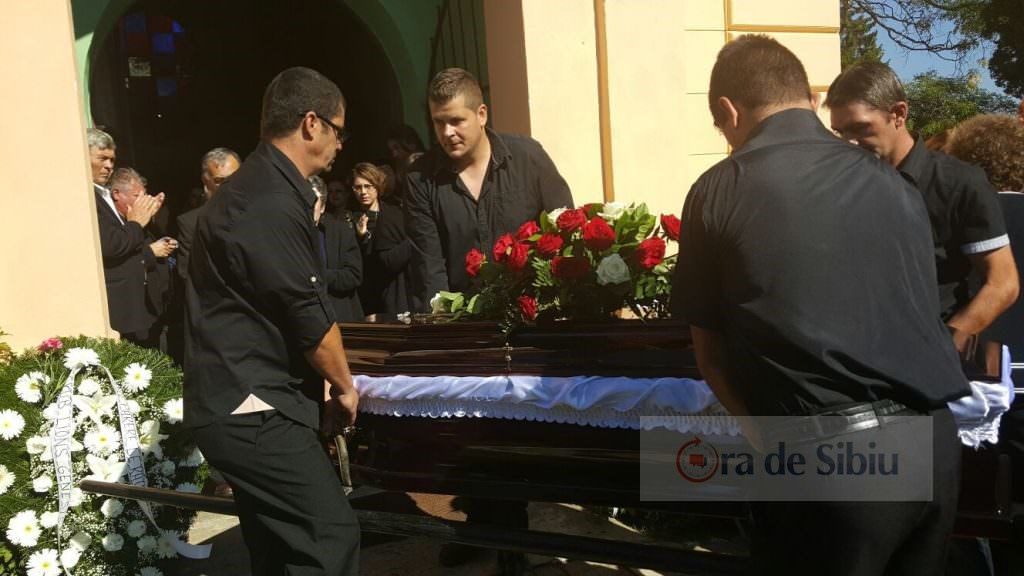 video – a trecut un an de la moartea lui gyuri pascu. momente emoționante la mormântul din agnita