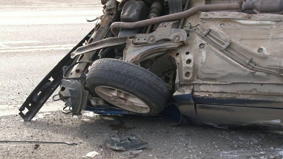 accident pe autostradă între sibiu şi sălişte. două persoane sunt rănite