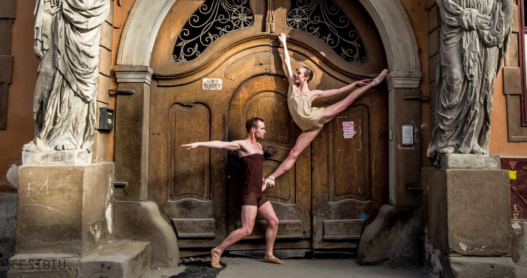 teatrul de balet sibiu prezintă ultima premieră a acestui an. super spectacol la biblioteca astra