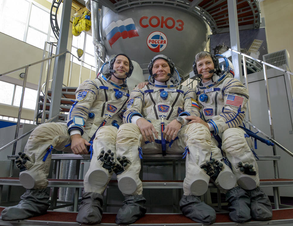 în direct: cum decolează trei astronauți spre stația spațială internațională