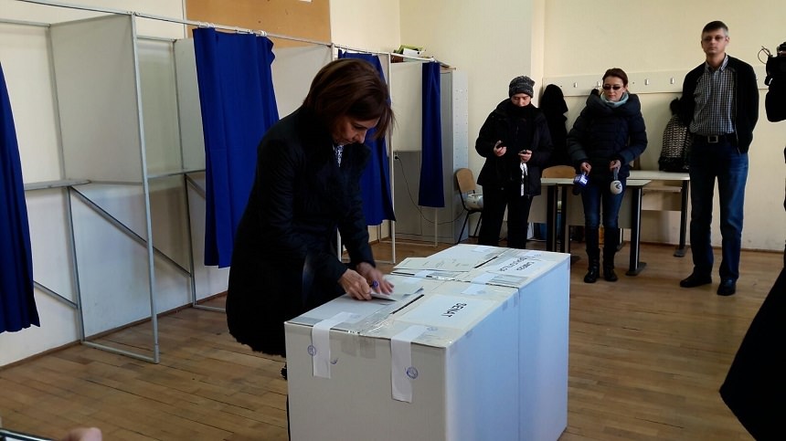 alegeri parlamentare - video foto carmen iohannis a votat. soția președintelui face un apel către toți tinerii