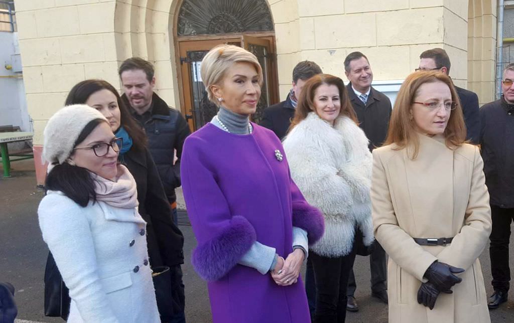 video - foto președintele pnl sibiu, raluca turcan, a votat. a fost însoțită de candidații virgil popa și diana pavelescu. declarații după vot