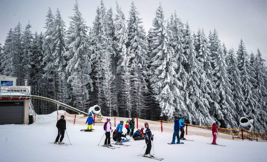 foto - pregătiri pentru noul sezon de ski la arena platoș. modificări importante și multe surprize