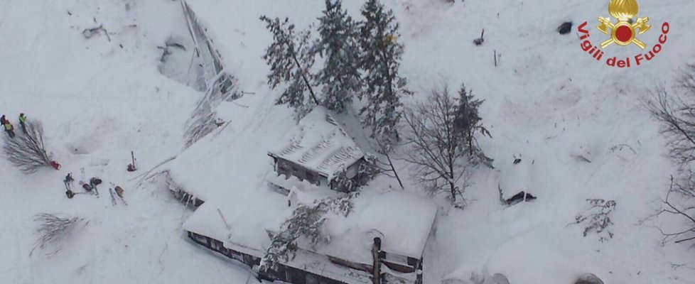 hotel de lux lovit de o avalanșă în italia. echipele de salvare anunță că sunt mulți morți