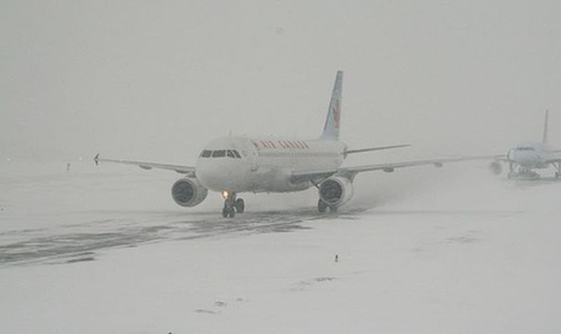 aeroportul sibiu funcționează în condiții de iarnă. cursele au totuși întârzieri