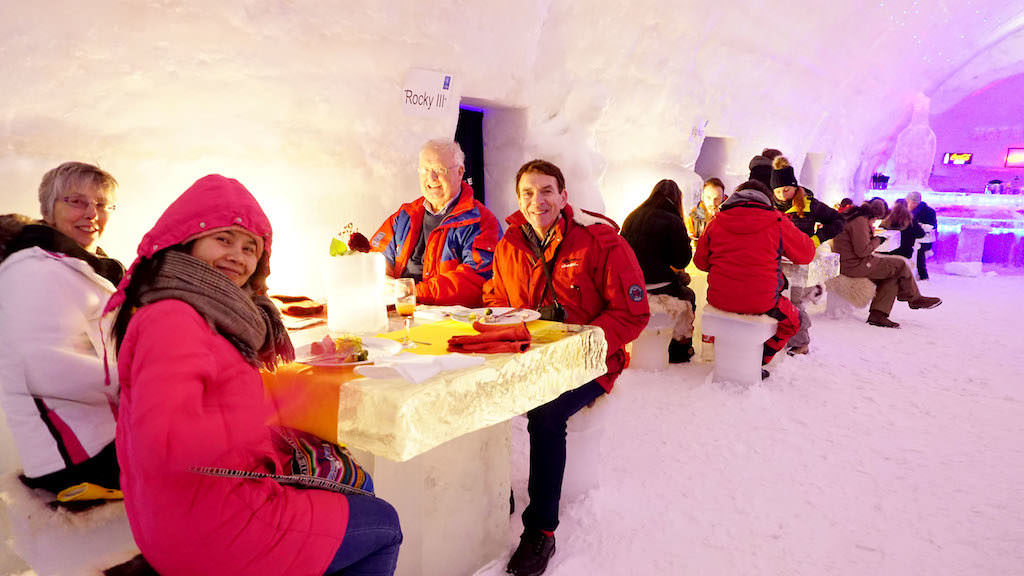 hotelul de gheață de la bâlea lac e la mare căutare încă dinainte de inaugurare