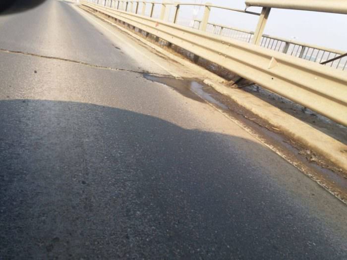 FOTO - Crăpături noi în autostrada Sibiu - Orăștie. Unde au apărut acum