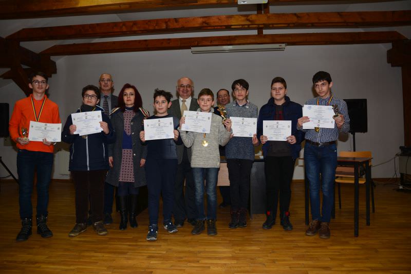 foto-elevii sibieni au obținut zeci de premii la concursul de ”mate-bio-fizică ”