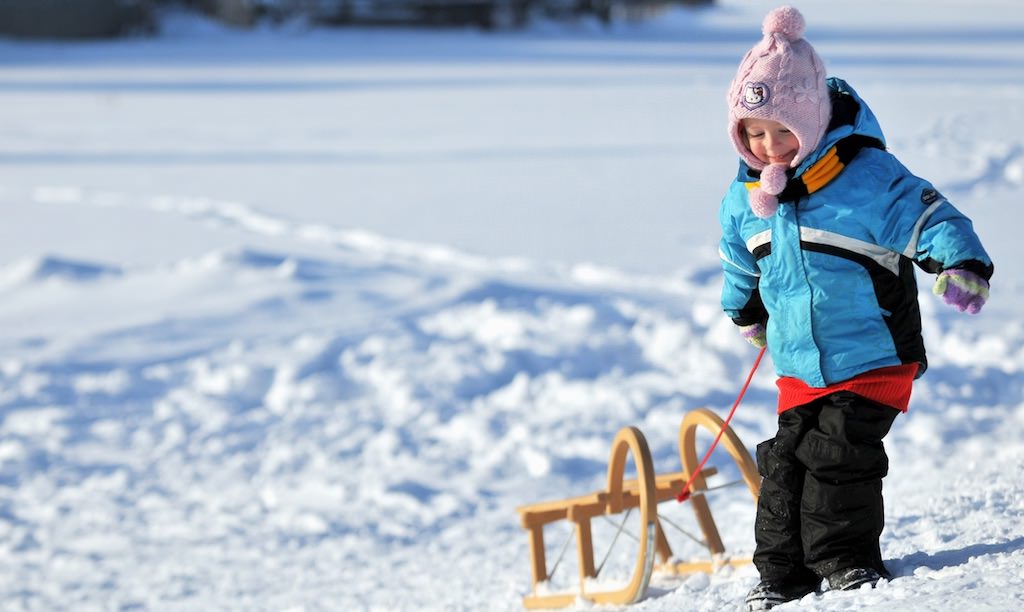 weekend pentru distracție pe zăpadă. de unde putem cumpăra săniuțe și patine la sibiu