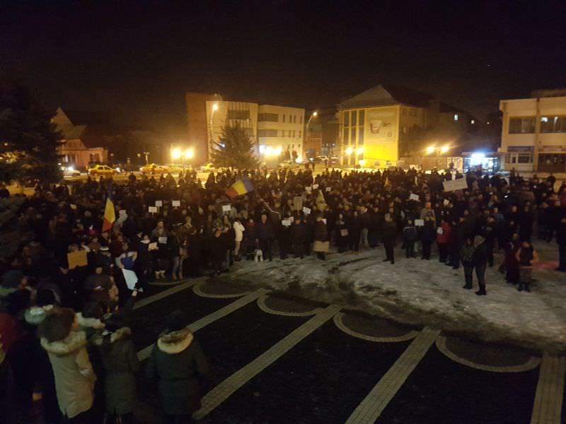 video-foto peste 2000 de protestatari au ieși în stradă în mediaș și aproximativ 250 de persoane în agnita