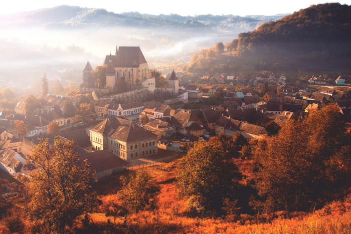 FOTO - Britanici vrăjiți de frumusețea Sibiului și a României. Ne laudă din nou în presă