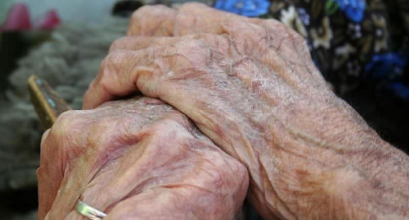 sibieni arestați în alba pentru că au tâlhărit o femeie de 92 de ani