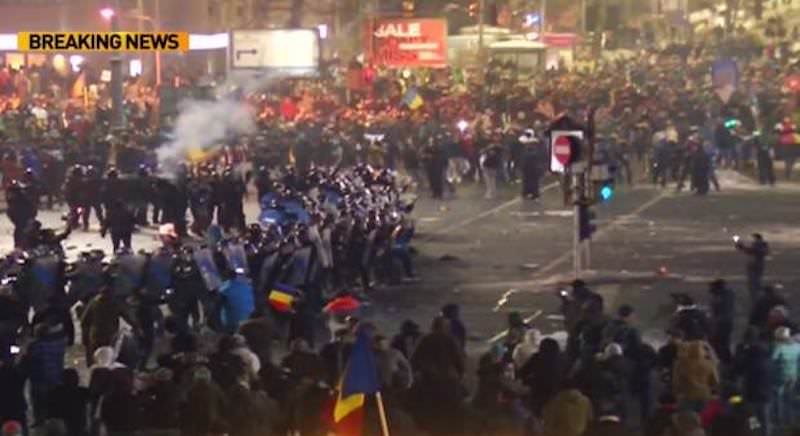 video live – lupte de stradă și violențe la protestul din capitală. mai multe persoane sunt rănite