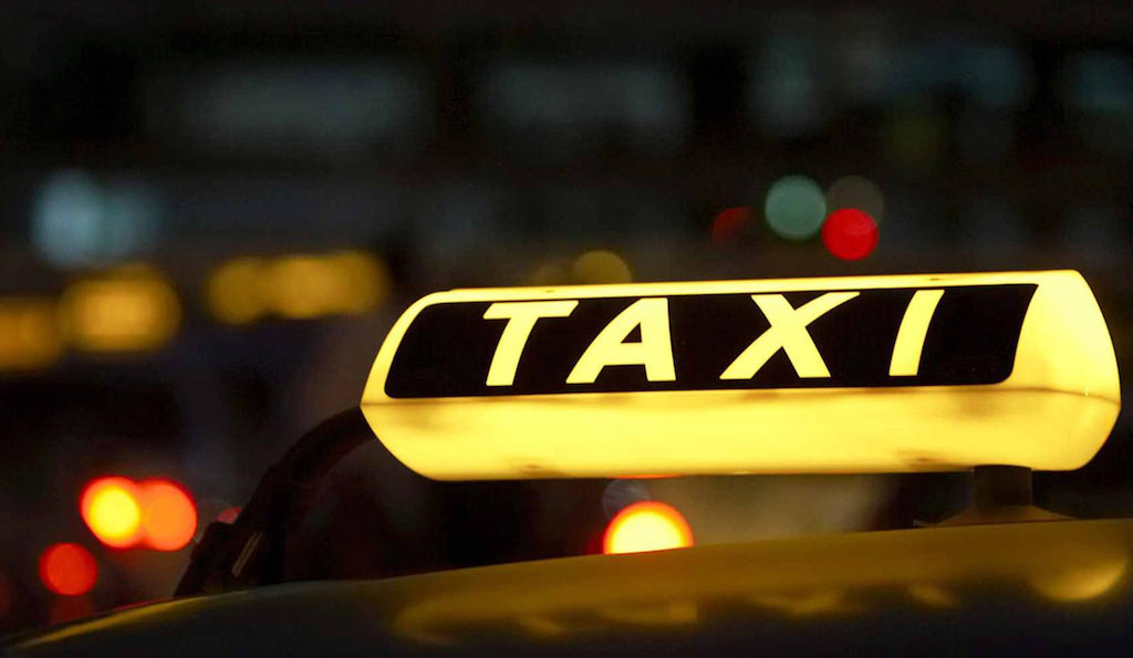 copil cu dizabilitati refuzat de un șofer de taxi - amenda a fost pe măsură