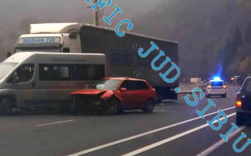 foto – accident cu trei mașini și un cetățean bulgar rănit pe valea oltului la boița