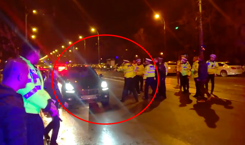 video – polițist târât cu mașina de un șofer ce nu a oprit la semfor. s-au tras focuri de armă