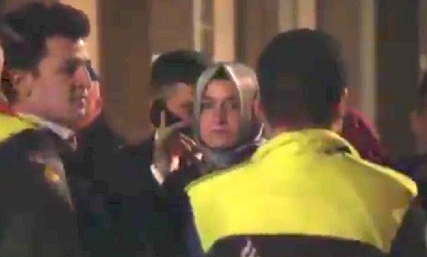 video – ministrul turc al familiei împiedicat să intre în consulatul din rotterdam. olanda a închis ambasada din turcia