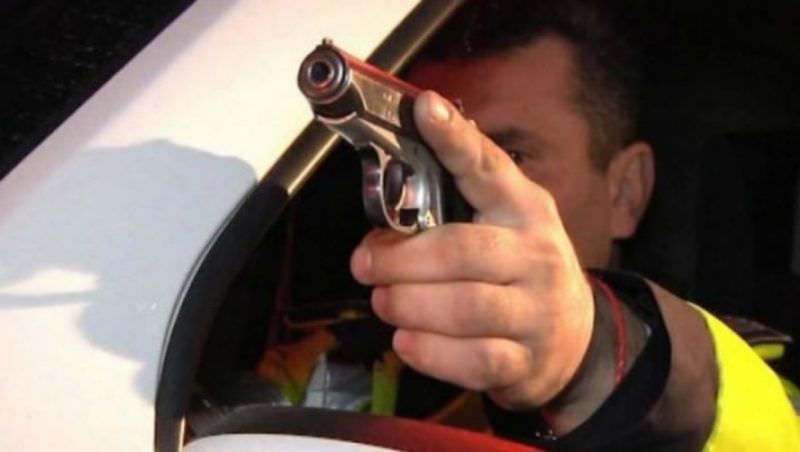 șofer fără permis oprit cu focuri de armă de polițiști pe autostrada a2