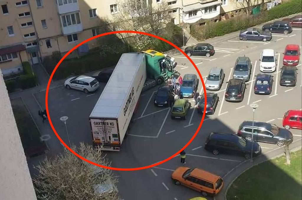 foto – cum a ajuns șoferul beat cu tir-ul între blocuri pe strada iezer din sibiu