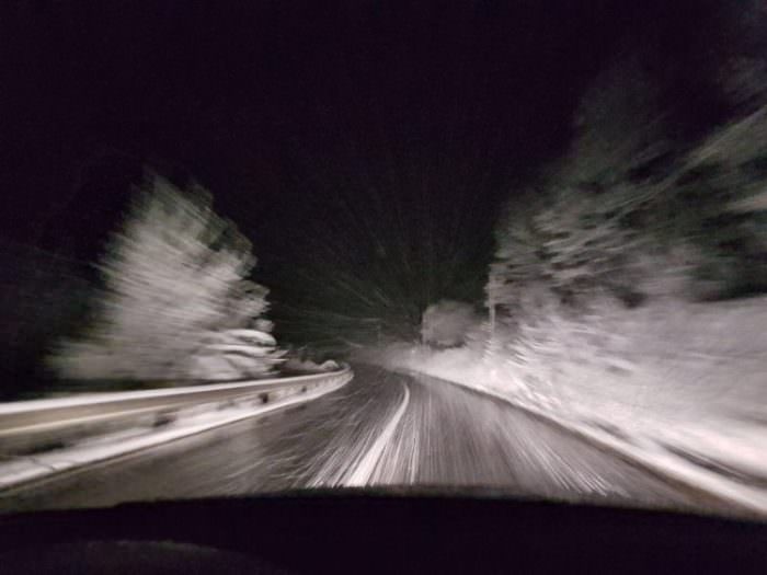 video foto - cât de tare ninge la agnita. grijă mare șoferii cu cauciucuri de vară