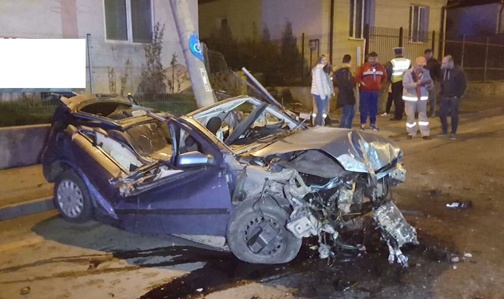 update video foto – accident grav pe strada bâlea în apropiere de casa lui iohannis. a intrat cu mașina în stâlp