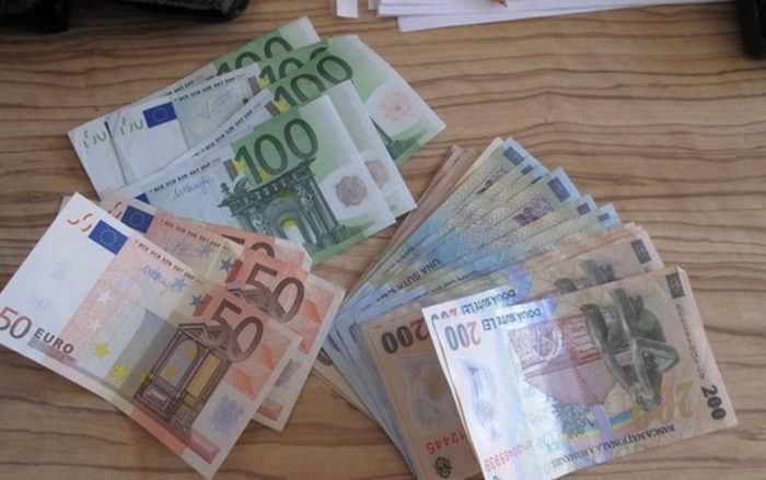un bărbat de etnie romă a dus la poliție un portofel cu 1.300 de euro găsit pe stradă