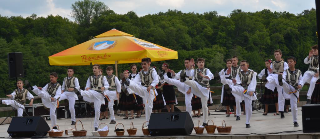 foto - școala de dans „ioan macrea” aniversează 5 ani de existență prin participarea la un festival internațional