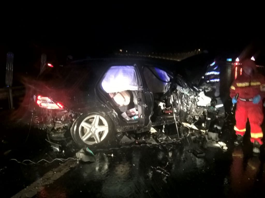 update foto: autoaccident pe autostrada a1 între sibiu și săliște. șoferul a murit pe loc