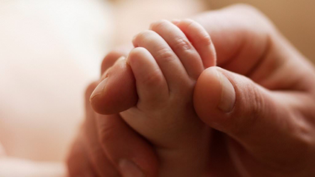 un bebeluș de cinci luni a murit din cauja rujeolei. nu era vaccinat