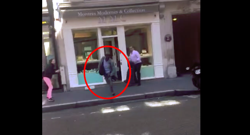 video – jaf de sute de mii de euro într-un magazin de bijuterii, filmat de un trecător
