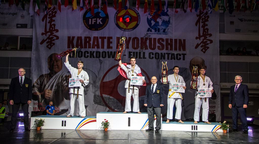doi sportivi români, pe podiumul campionatului mondial de karate de la sibiu