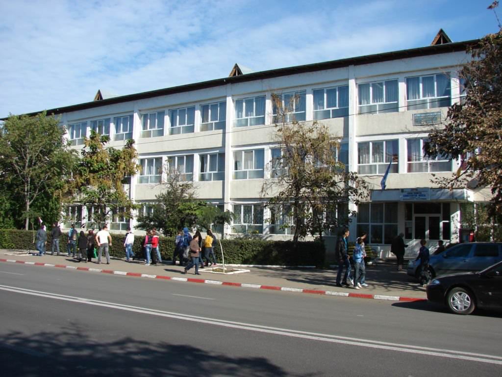 liceul constantin noica și școala 1 reabilitate termic pe bani europeni