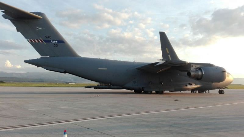 VIDEO - Aeroportul Sibiu, teatru de operațiuni militare NATO. Zeci de avioane și elicoptere aterizează aici