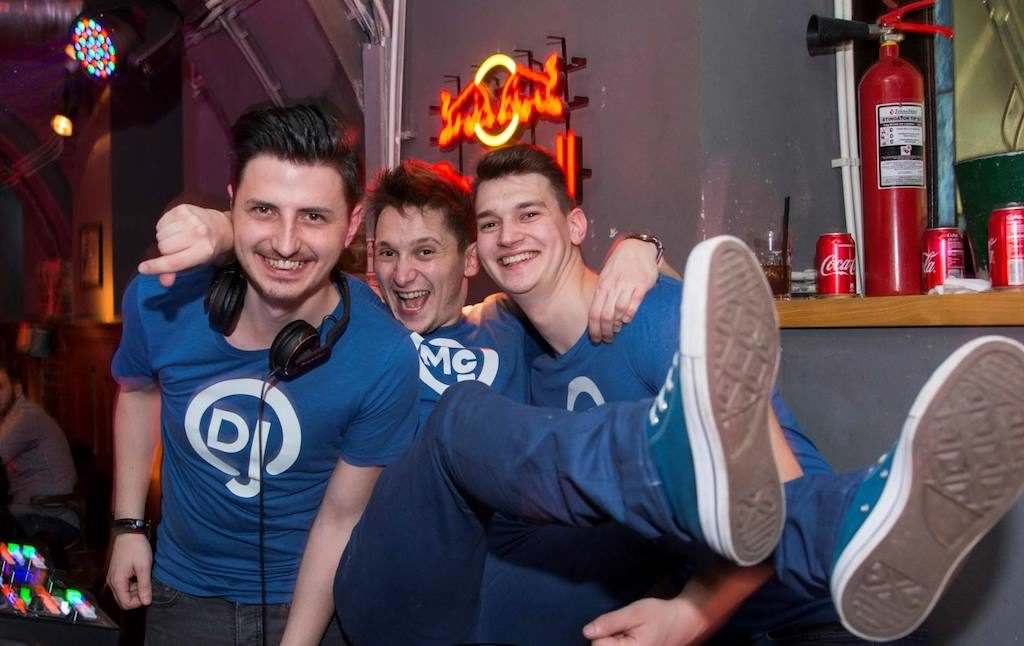 dj-ii care fac cel mai tare party studențesc din sibiu. faceți cunoștință cu dj andu și mc ionu