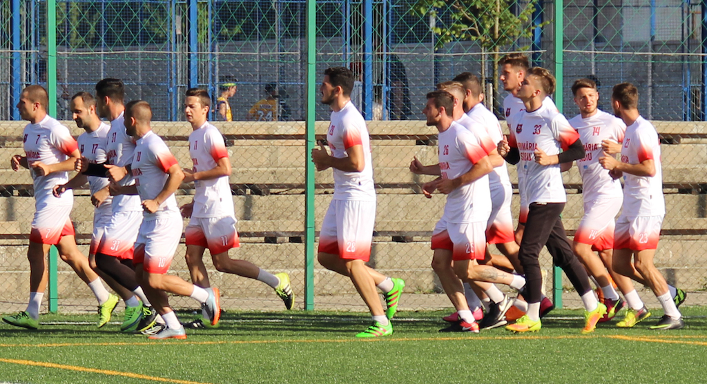 foto - fc hermannstadt a reluat pregătirile. patru jucători noi la primul antrenament cu alex pelici